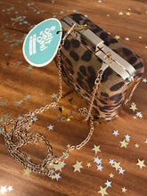 Carregar imagem no visualizador da galeria, LL - Clutch Quadrada ANIMAL PRINT
